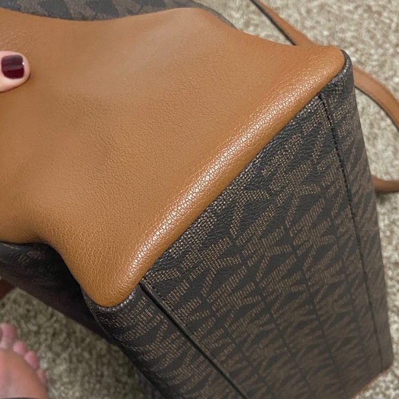 Michael Kors Signature Brown and Tan Tote🤎LIKE NEW🤎SUPER CLEAN🤎 - Picture 11 of 13